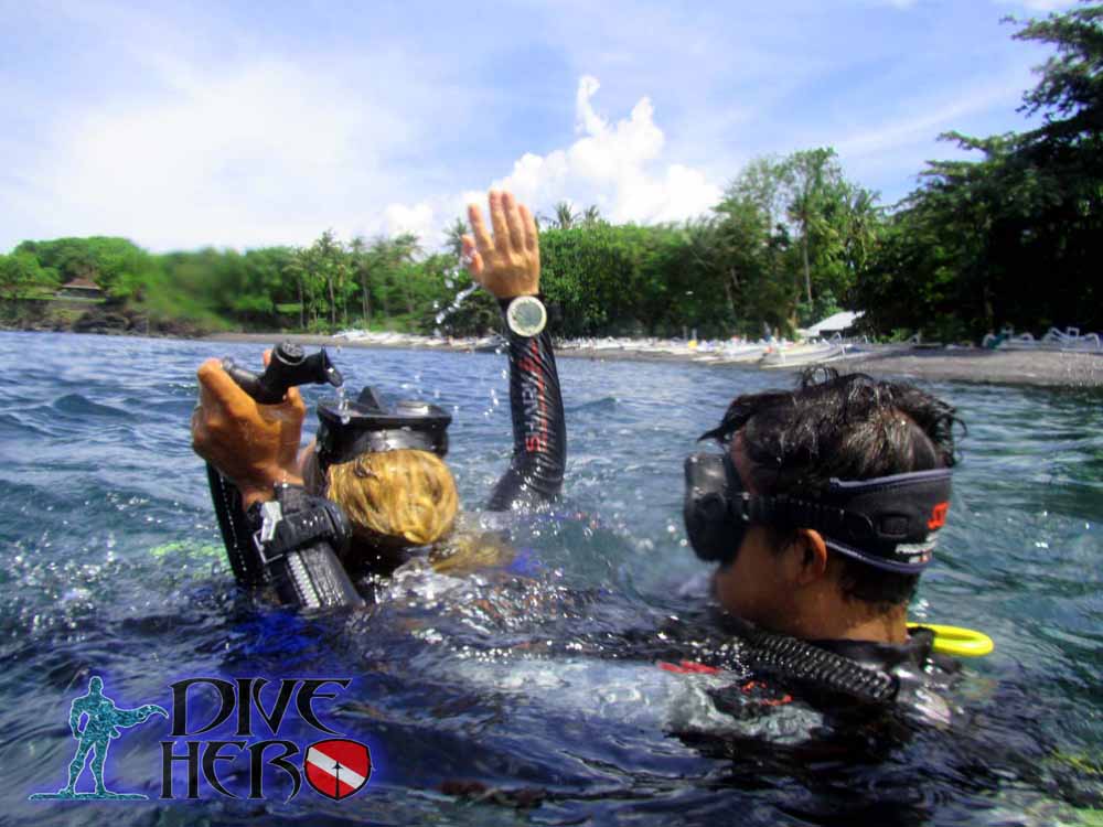 PADI Rescue course distressed diver at the surface