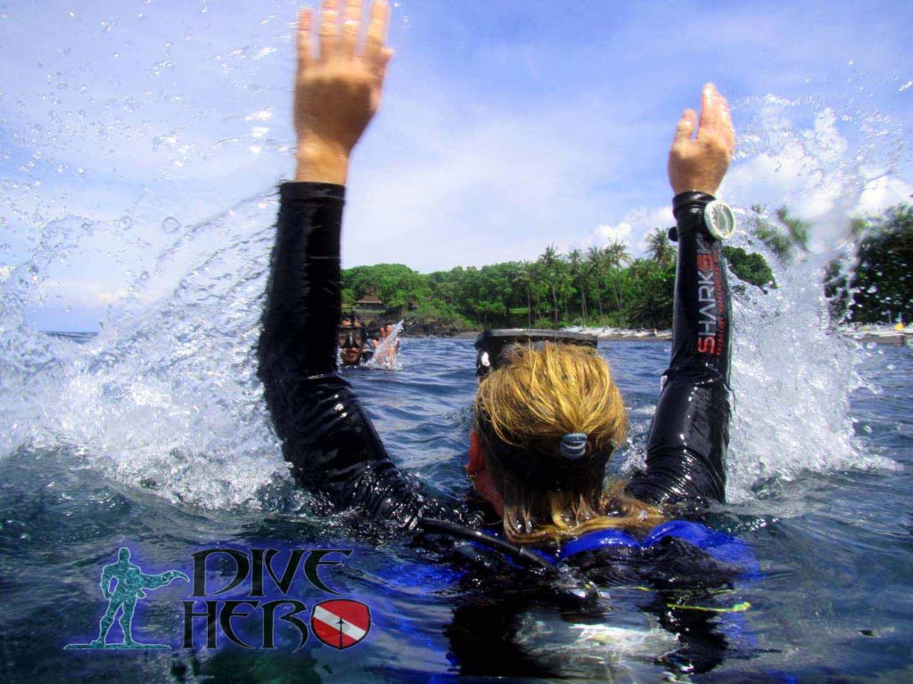 PADI Rescue course distressed diver on the surface